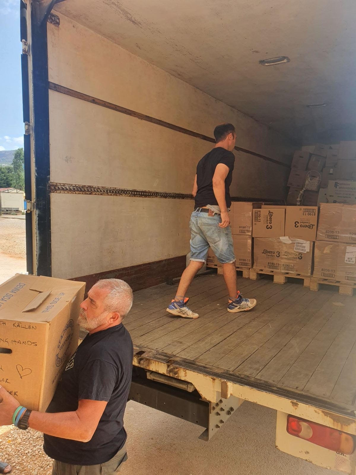 Utlandsflytt – bohag packas och lastas för transport i Europa